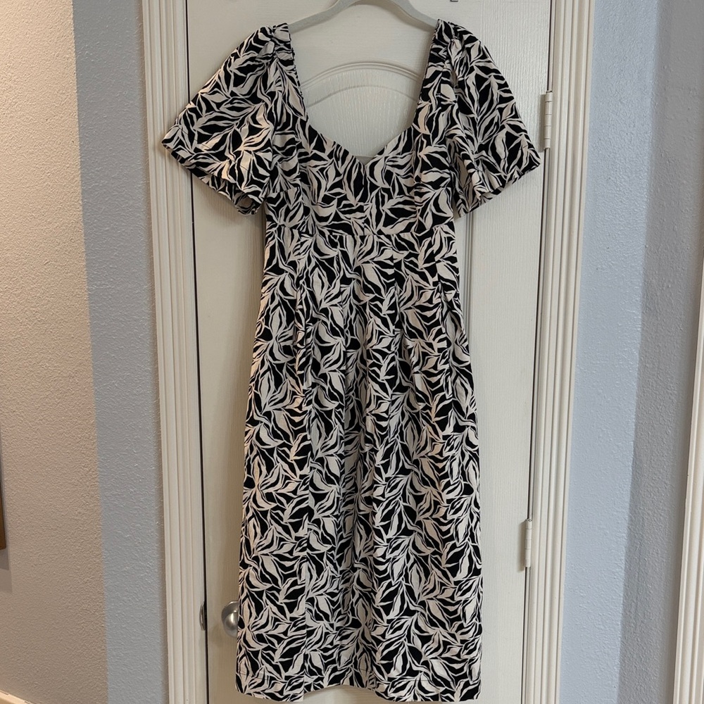 a new day Black and White Leaf-Print Midi Dress